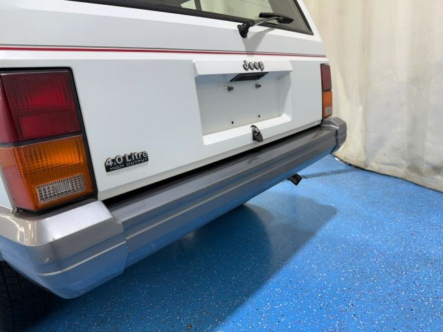 Jeep-Cherokee-1991-SUV-35