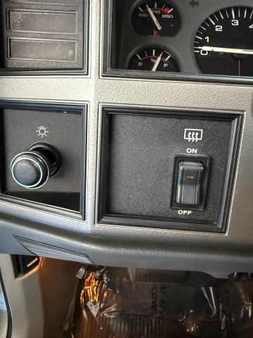 Jeep-Cherokee-1991-SUV-37
