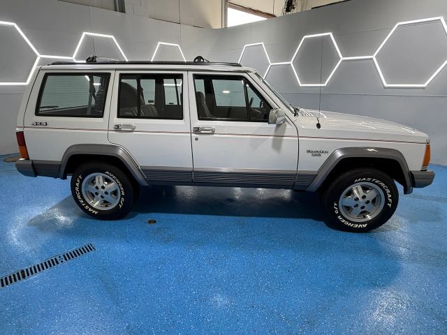Jeep-Cherokee-1991-SUV-7