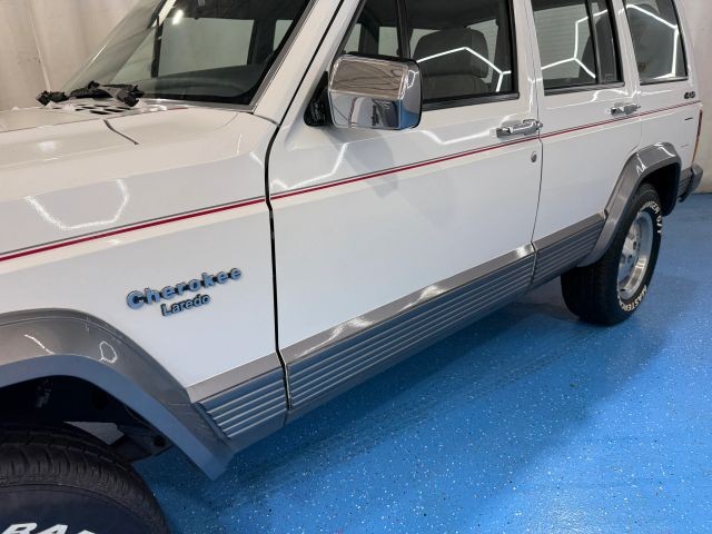 Jeep-Cherokee-1991-SUV-9