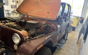 Jeep-Cj5-1972-Burgandy-Black-3