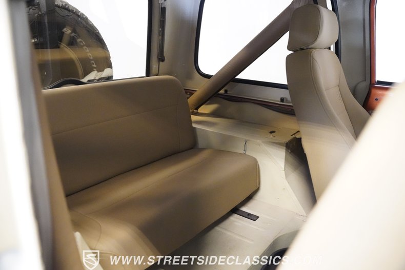 Jeep-Cj7-1976-Orange-Tan-44