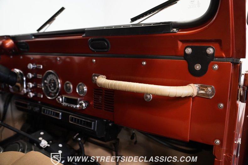 Jeep-Cj7-1976-Orange-Tan-46