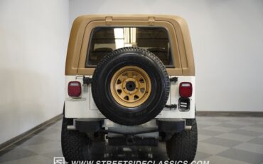 Jeep-Cj7-1980-White-Tan-29