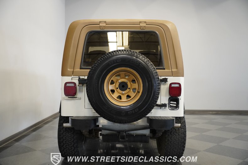 Jeep-Cj7-1980-White-Tan-29