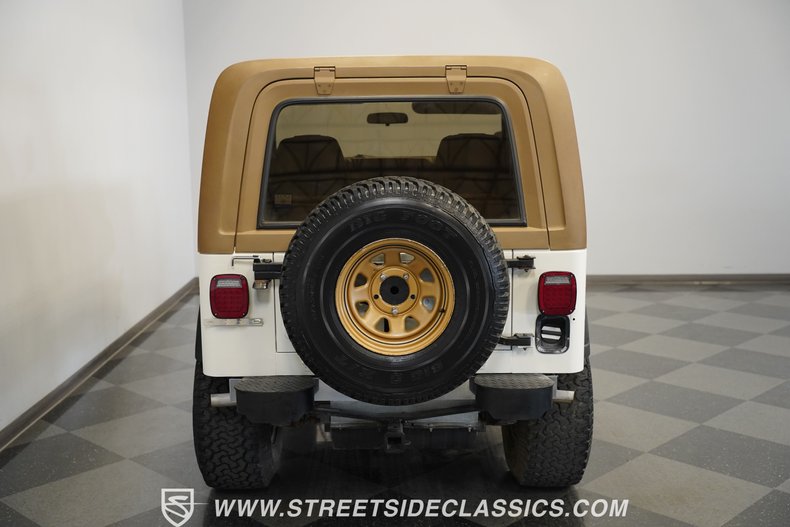 Jeep-Cj7-1980-White-Tan-30
