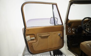 Jeep-Cj7-1980-White-Tan-36