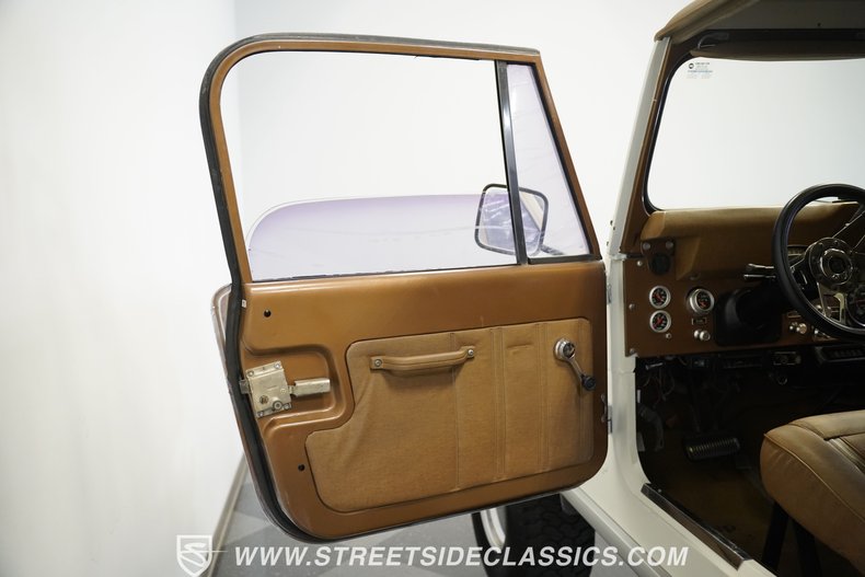 Jeep-Cj7-1980-White-Tan-36