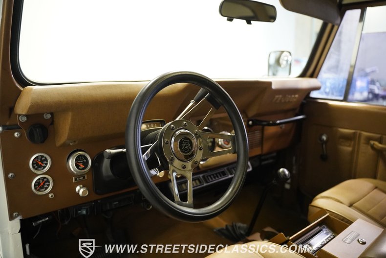 Jeep-Cj7-1980-White-Tan-38