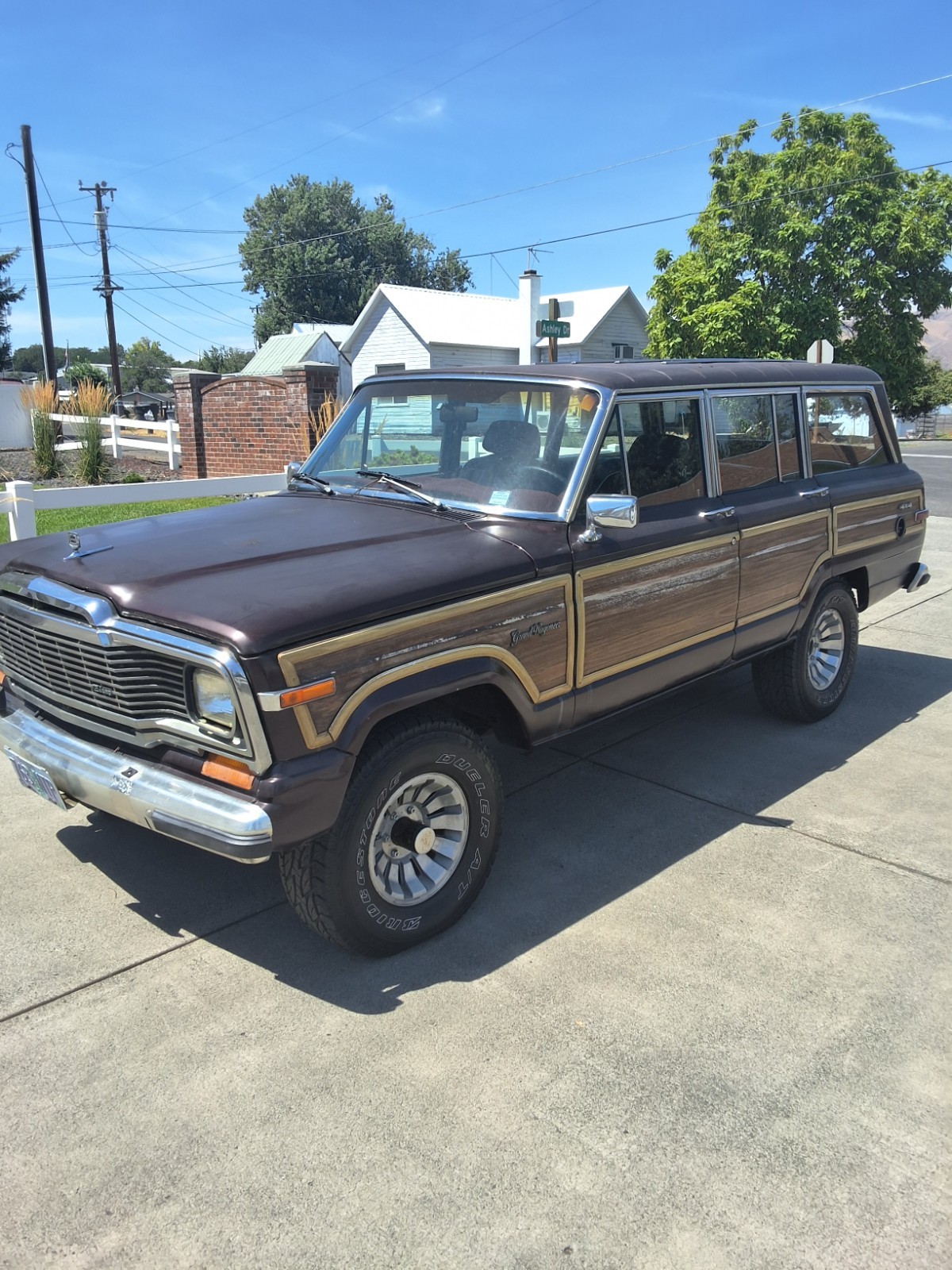 Jeep-Grand-Wagoneer-1989-SUV-1