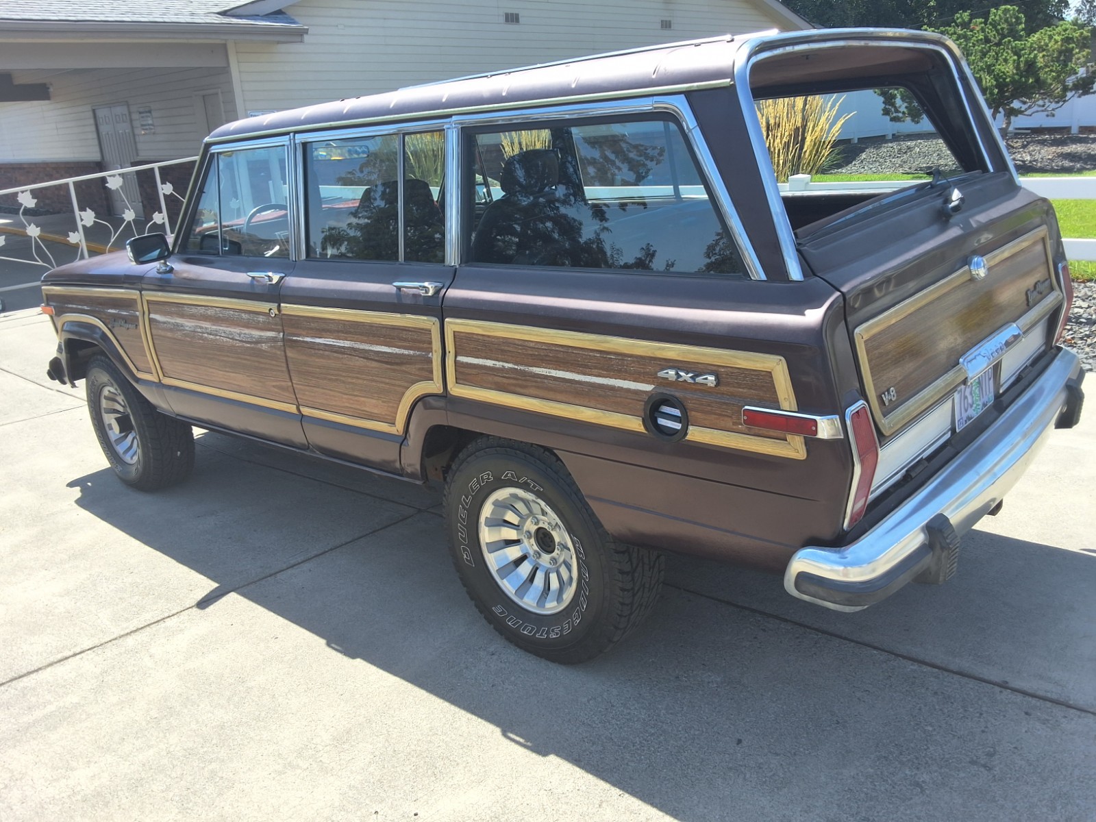 Jeep-Grand-Wagoneer-1989-SUV-2