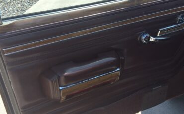 Jeep-Grand-Wagoneer-1989-SUV-22