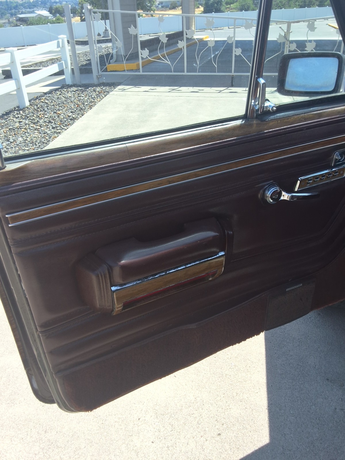 Jeep-Grand-Wagoneer-1989-SUV-22