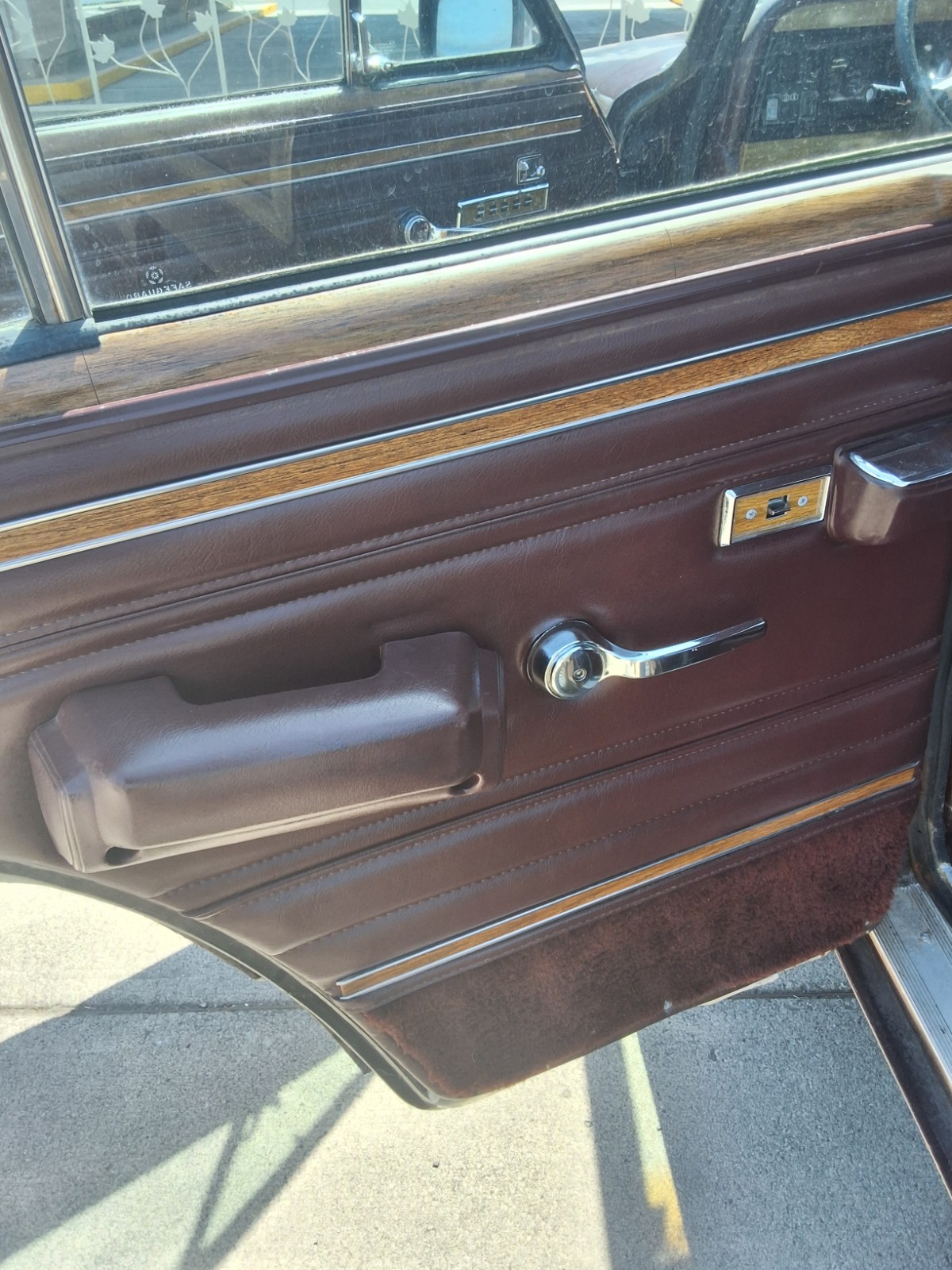 Jeep-Grand-Wagoneer-1989-SUV-23