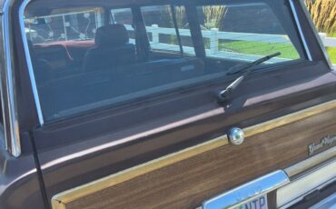 Jeep-Grand-Wagoneer-1989-SUV-3
