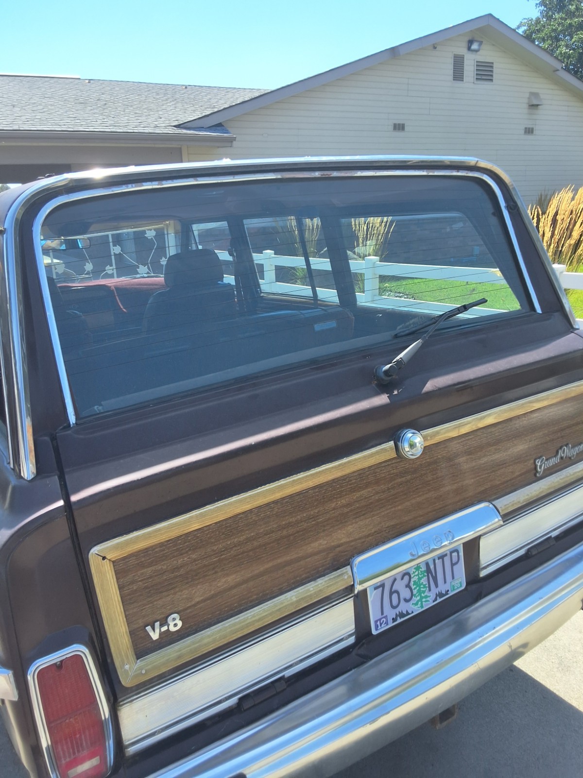Jeep-Grand-Wagoneer-1989-SUV-3