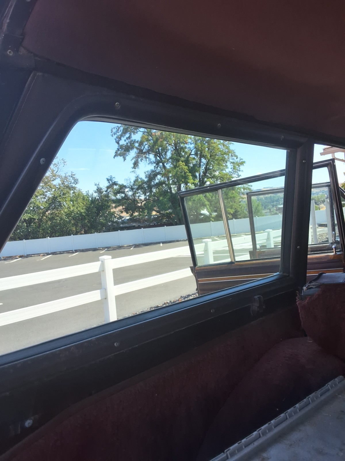 Jeep-Grand-Wagoneer-1989-SUV-32