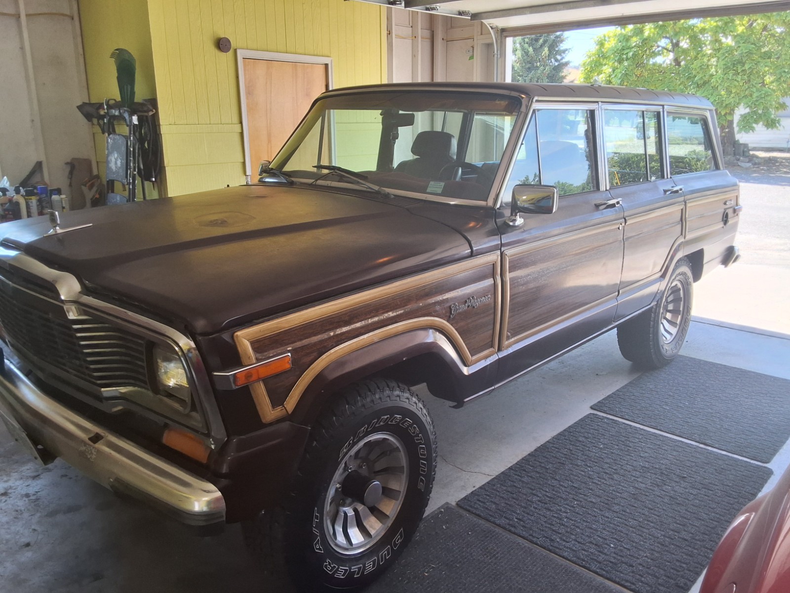 Jeep-Grand-Wagoneer-1989-SUV-4
