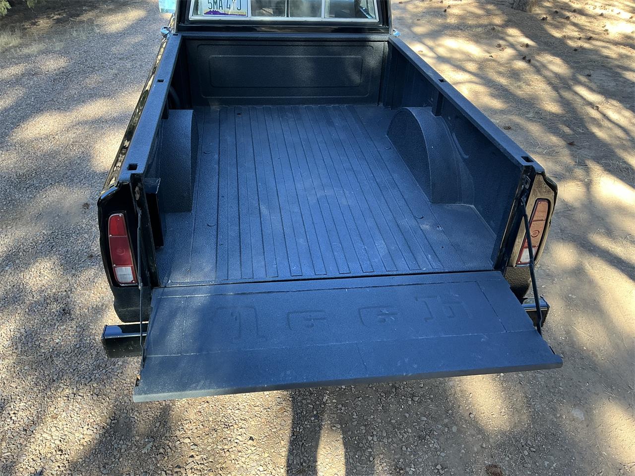 Jeep-J10-1976-Black-Gray-8