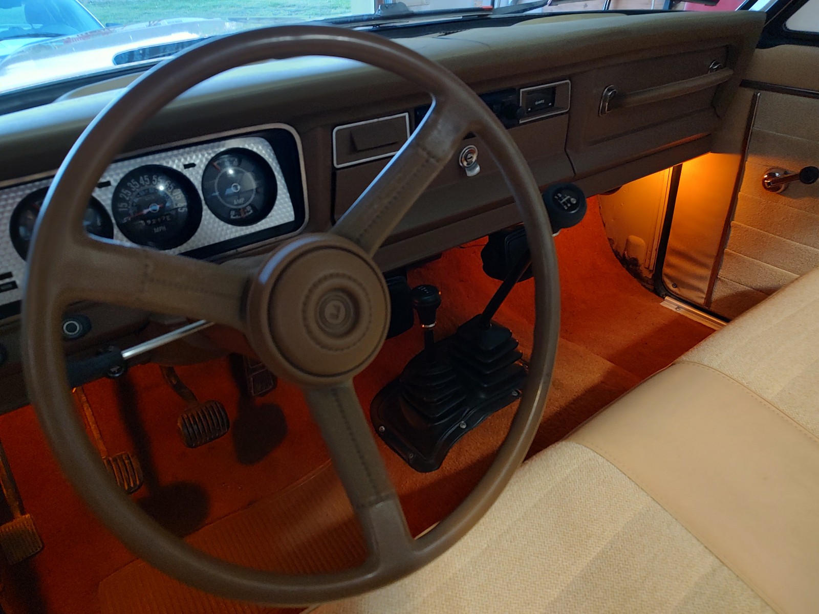 Jeep-J10-1981-Standard-Cab-Pickup-10