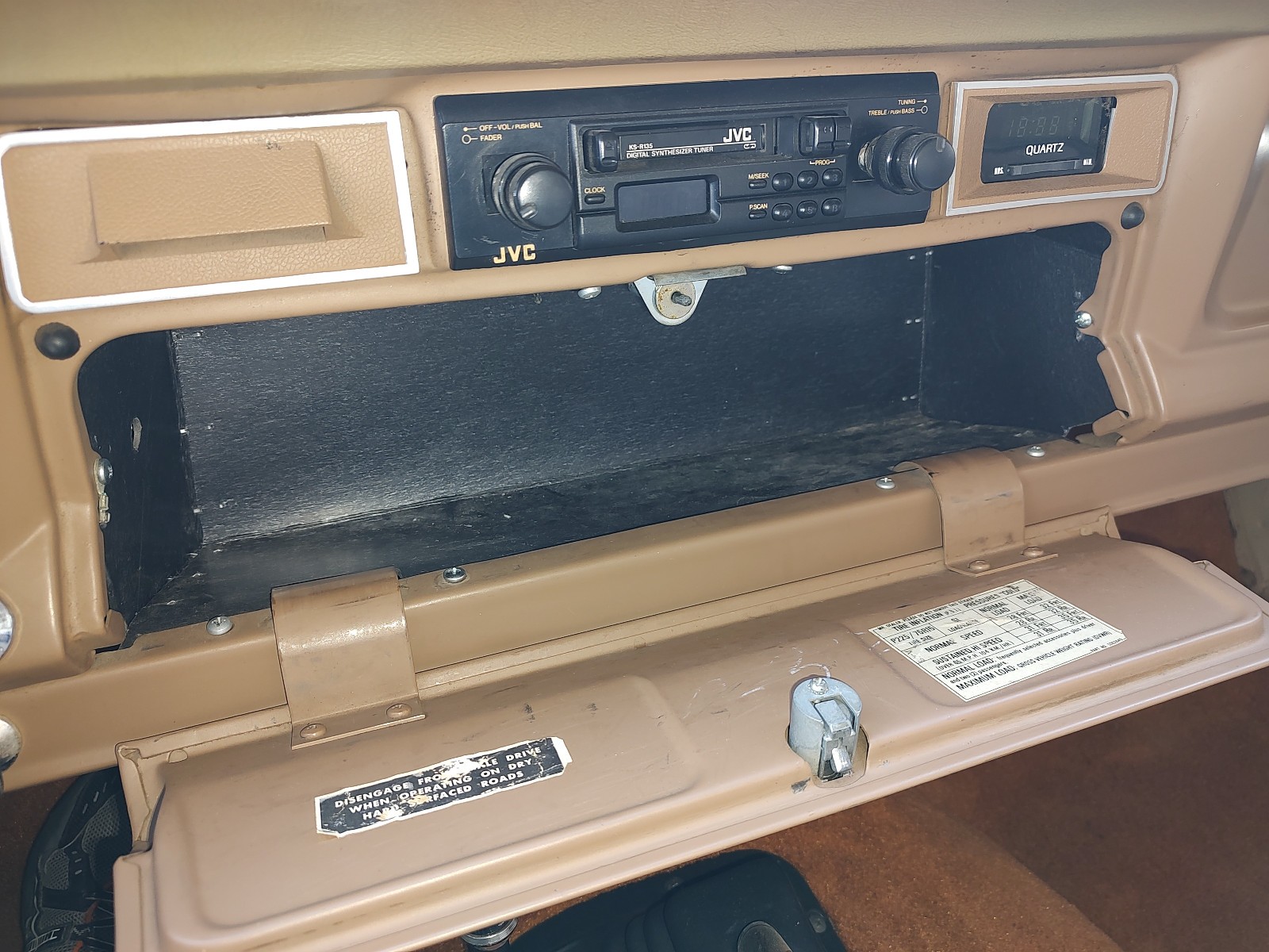 Jeep-J10-1981-Standard-Cab-Pickup-14