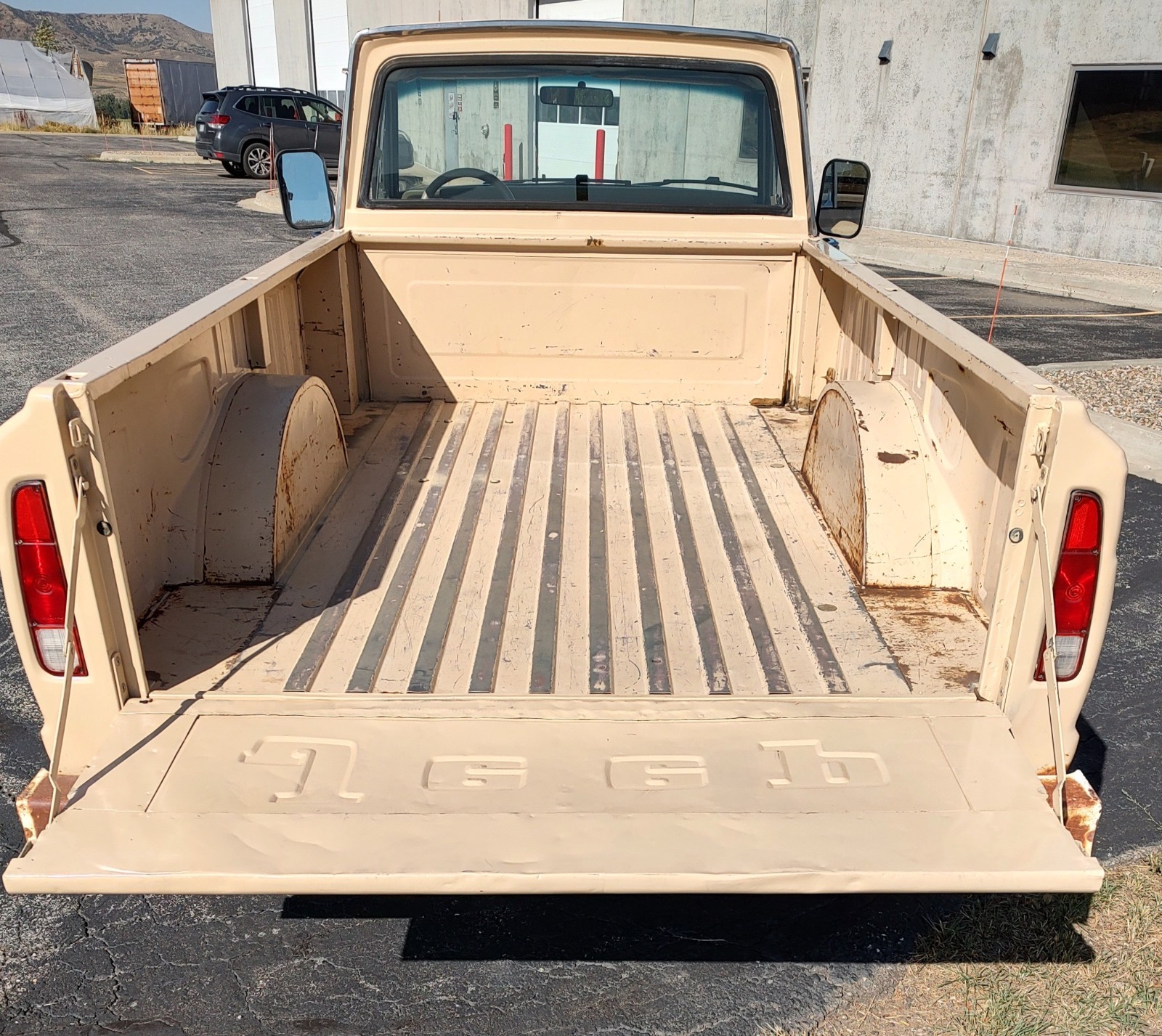 Jeep-J10-1981-Standard-Cab-Pickup-5