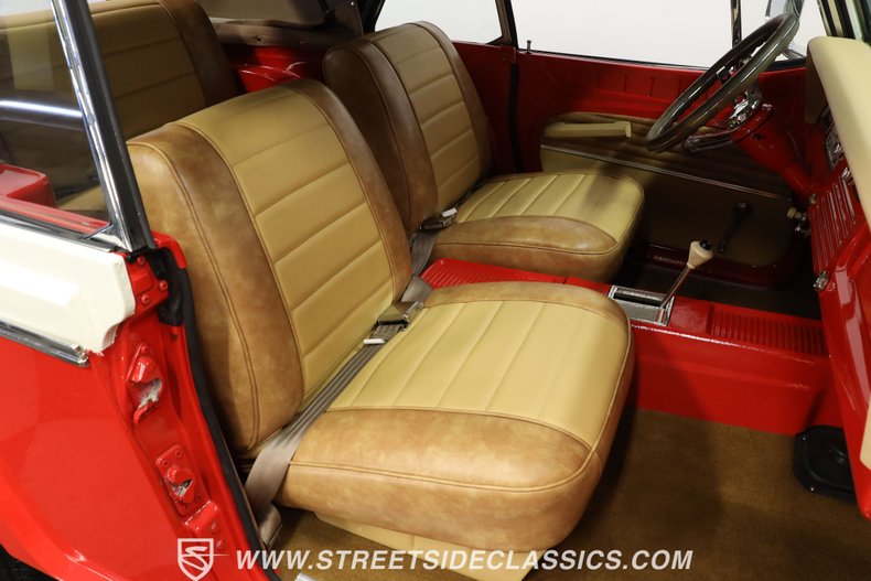 Jeep-Jeepster-1968-Red-Tan-1