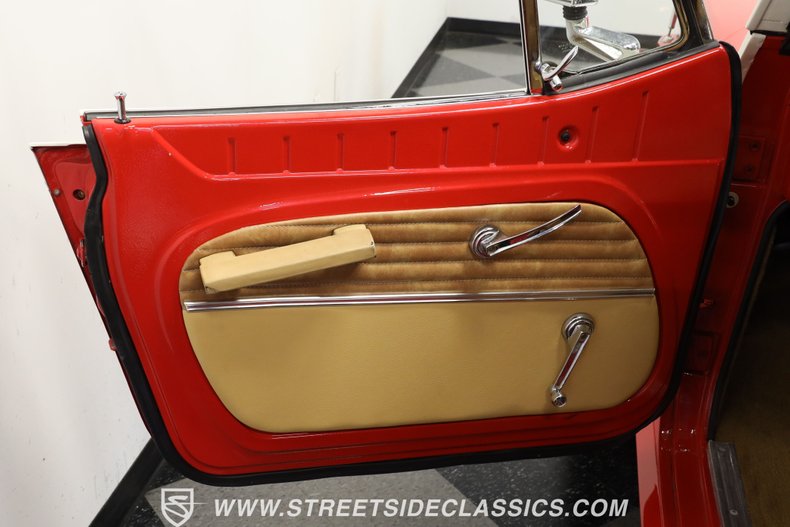 Jeep-Jeepster-1968-Red-Tan-31