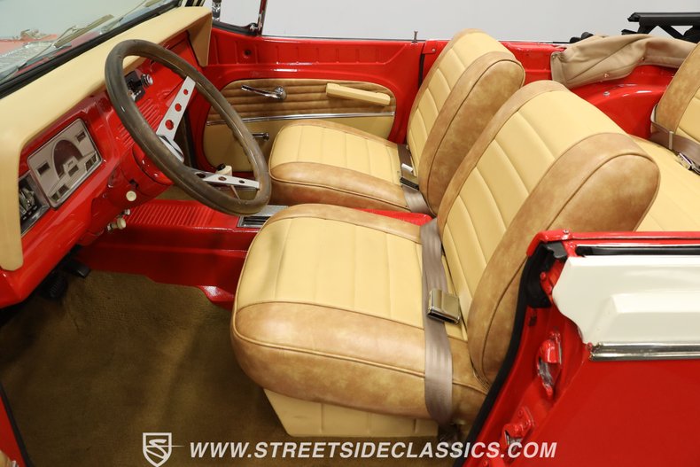 Jeep-Jeepster-1968-Red-Tan-32