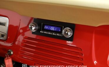 Jeep-Jeepster-1968-Red-Tan-36