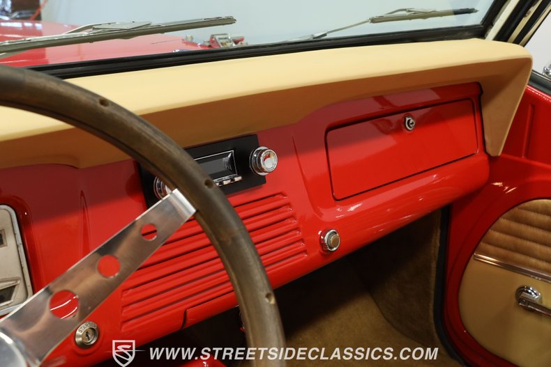 Jeep-Jeepster-1968-Red-Tan-40