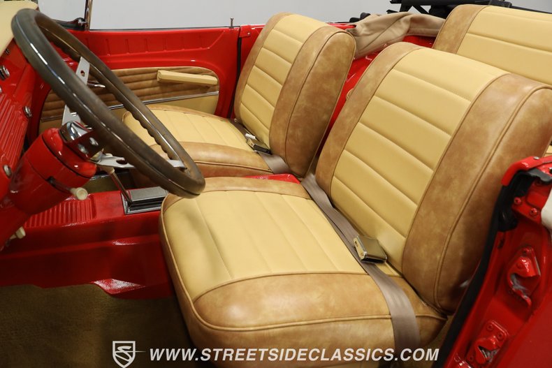 Jeep-Jeepster-1968-Red-Tan-41
