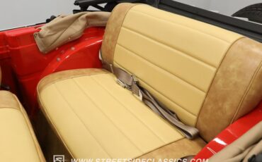 Jeep-Jeepster-1968-Red-Tan-42