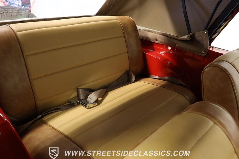 Jeep-Jeepster-1968-Red-Tan-43