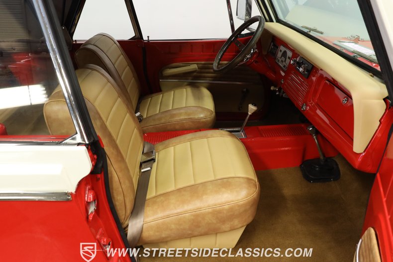 Jeep-Jeepster-1968-Red-Tan-44