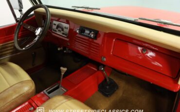 Jeep-Jeepster-1968-Red-Tan-45