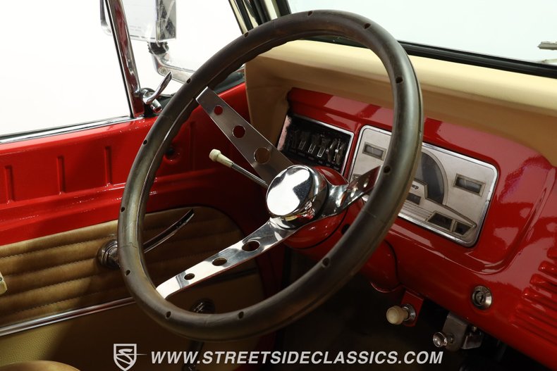 Jeep-Jeepster-1968-Red-Tan-46