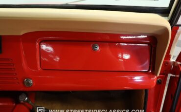 Jeep-Jeepster-1968-Red-Tan-47