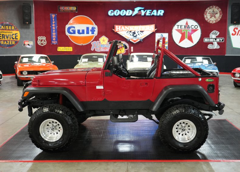 Jeep-Other-1982-Red-Black-13