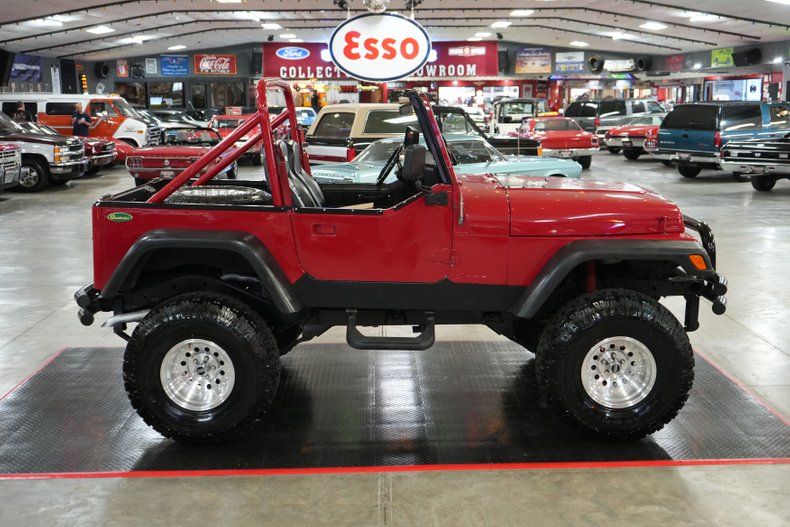 Jeep-Other-1982-Red-Black-17
