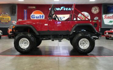 Jeep-Other-1982-Red-Black-2