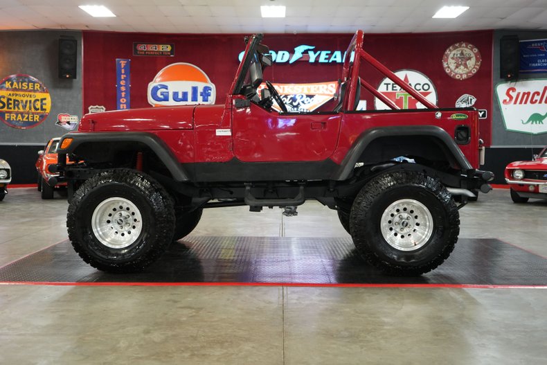 Jeep-Other-1982-Red-Black-2
