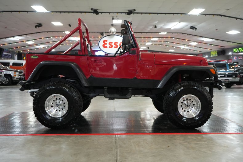 Jeep-Other-1982-Red-Black-23