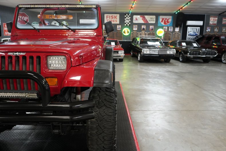 Jeep-Other-1982-Red-Black-25
