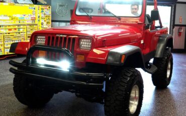 Jeep-Other-1982-Red-Black-28
