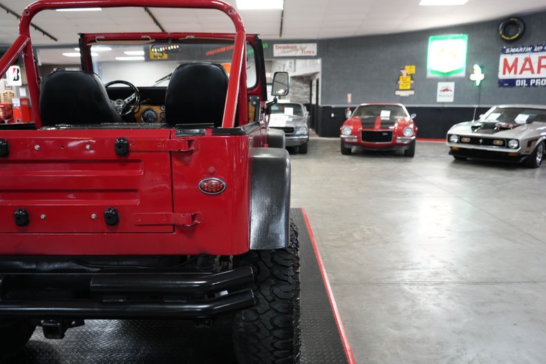 Jeep-Other-1982-Red-Black-36