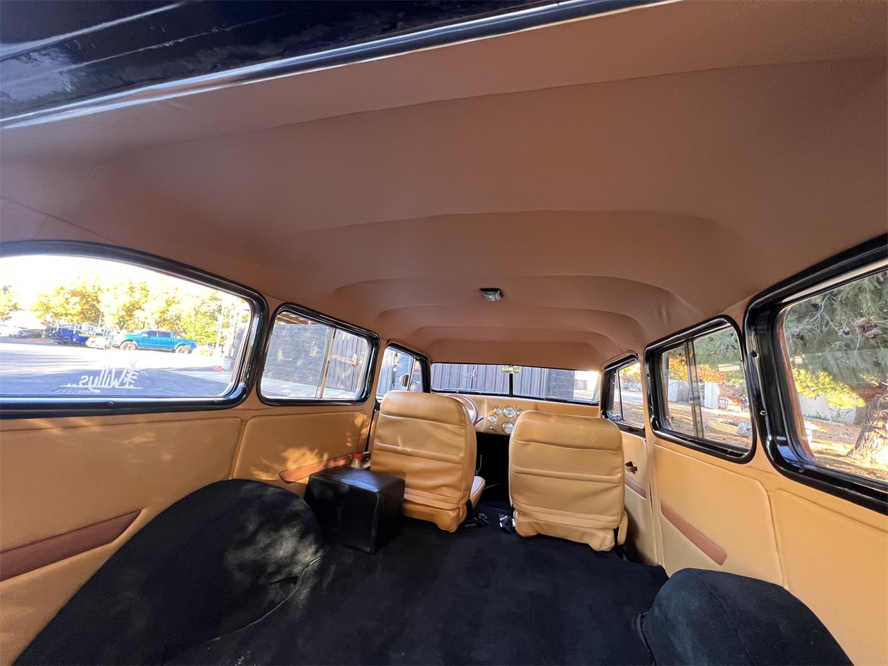 Jeep-Wagon-1947-Custom-Beige-26