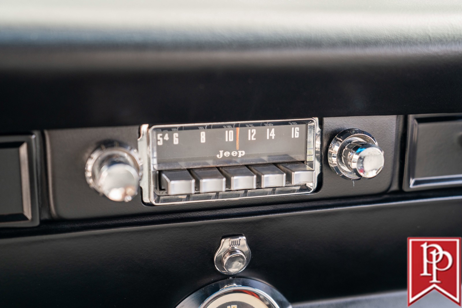 Jeep-Wagoneer-1968-SUV-27