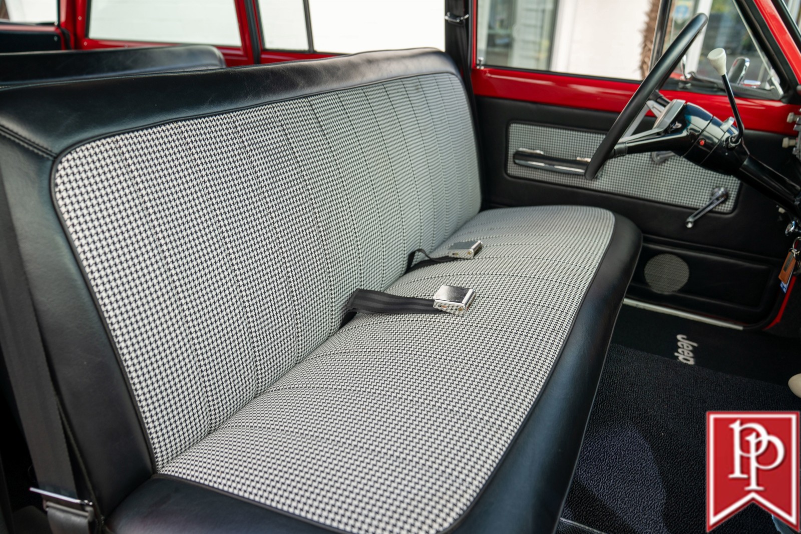 Jeep-Wagoneer-1968-SUV-35