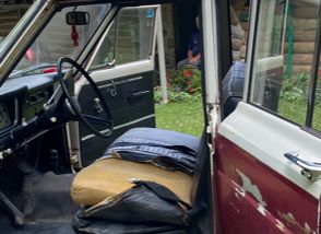 Jeep-Wagoneer-1968-WhiteRed-Black-Vinyl-10